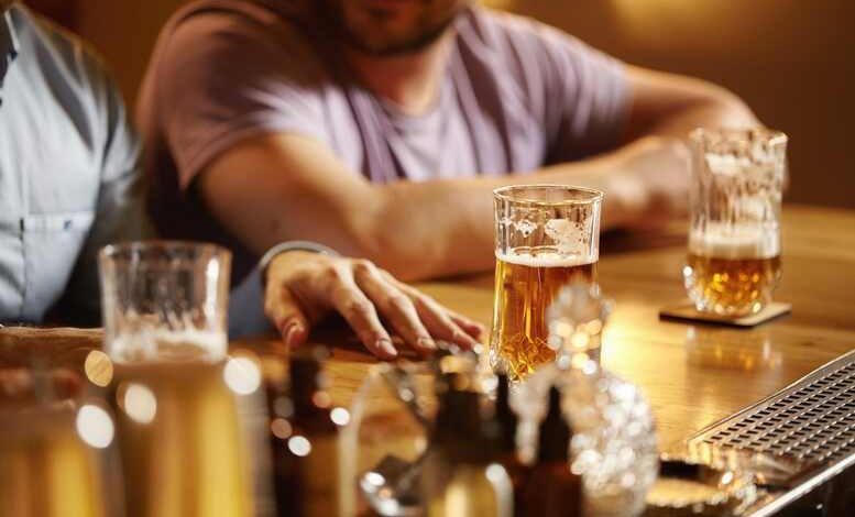 Wie sich Alkohol auf die Gesundheit von Männern ab 30 auswirkt